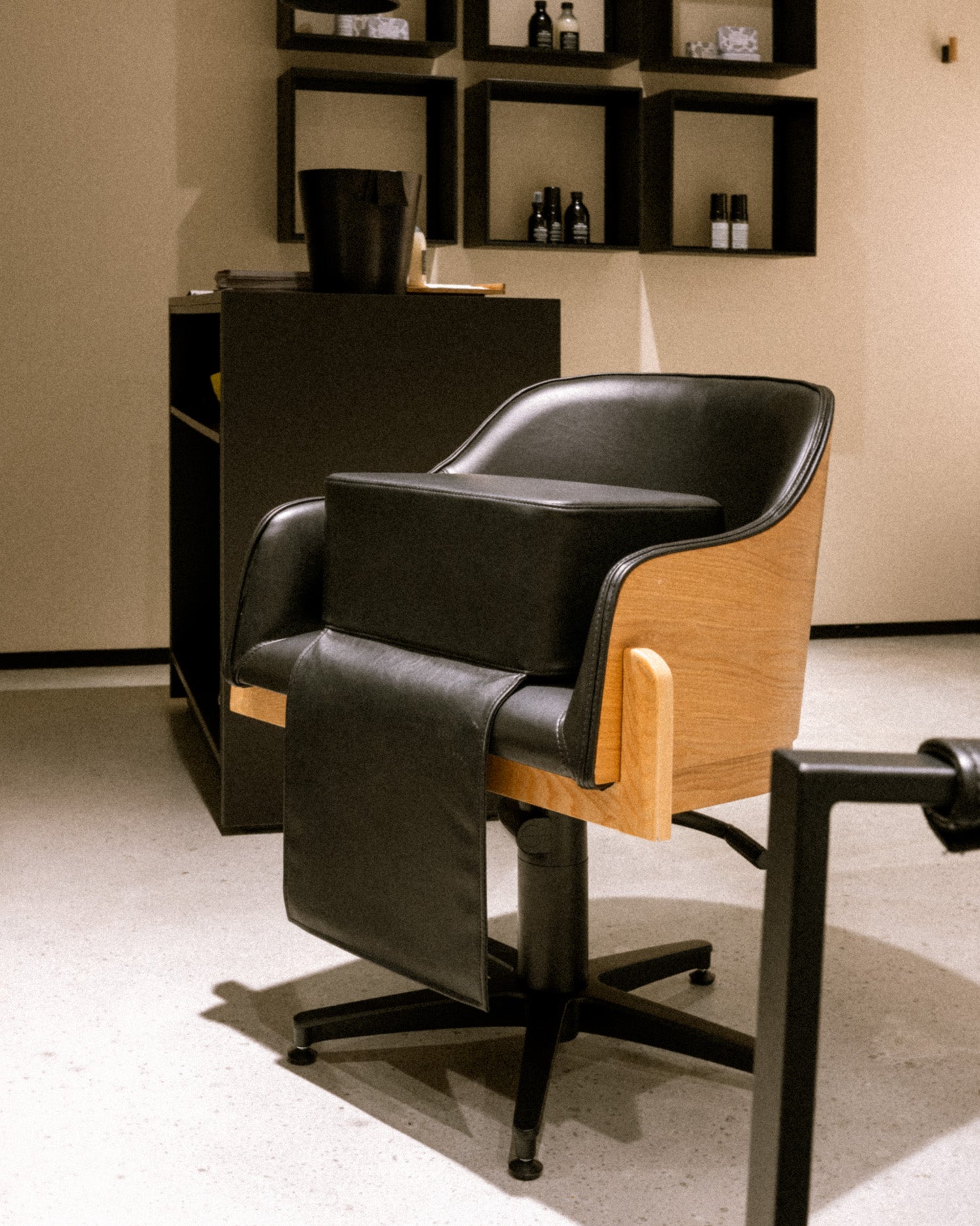 Svart Barnkudde - Universal storlek för frisörstol